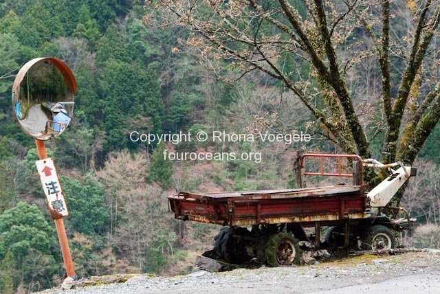 2009_04_02-003-iya-valley.jpg