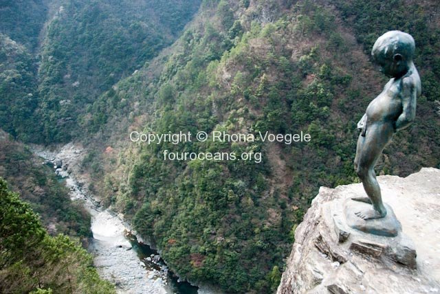 2009_04_02-108-iya-valley.jpg