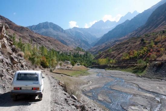 2009_10_03-marguzor-lakes-33.jpg