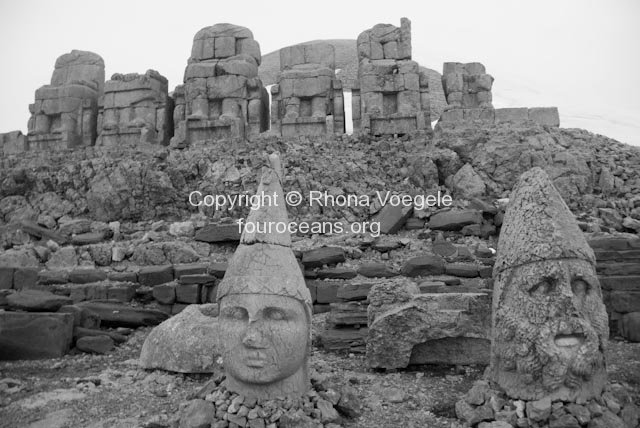 2010_04_11-mt-nemrut-3.jpg