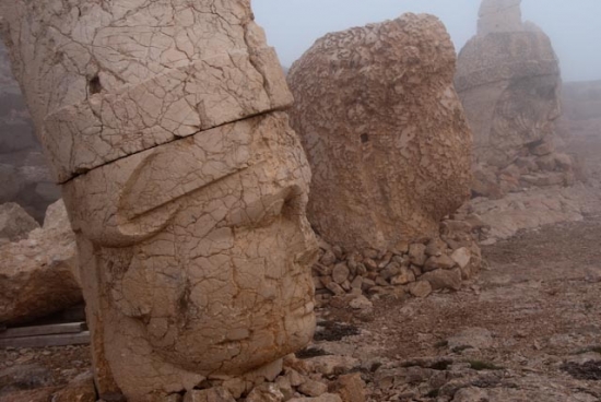 2010_04_11-mt-nemrut-41.jpg