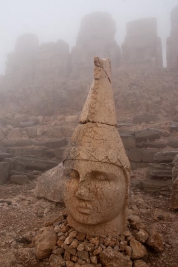 2010_04_11-mt-nemrut-46.jpg